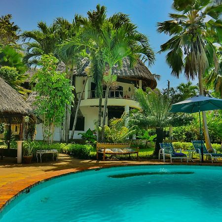 Bed and Breakfast Upani In Diani Диани-Бич Экстерьер фото