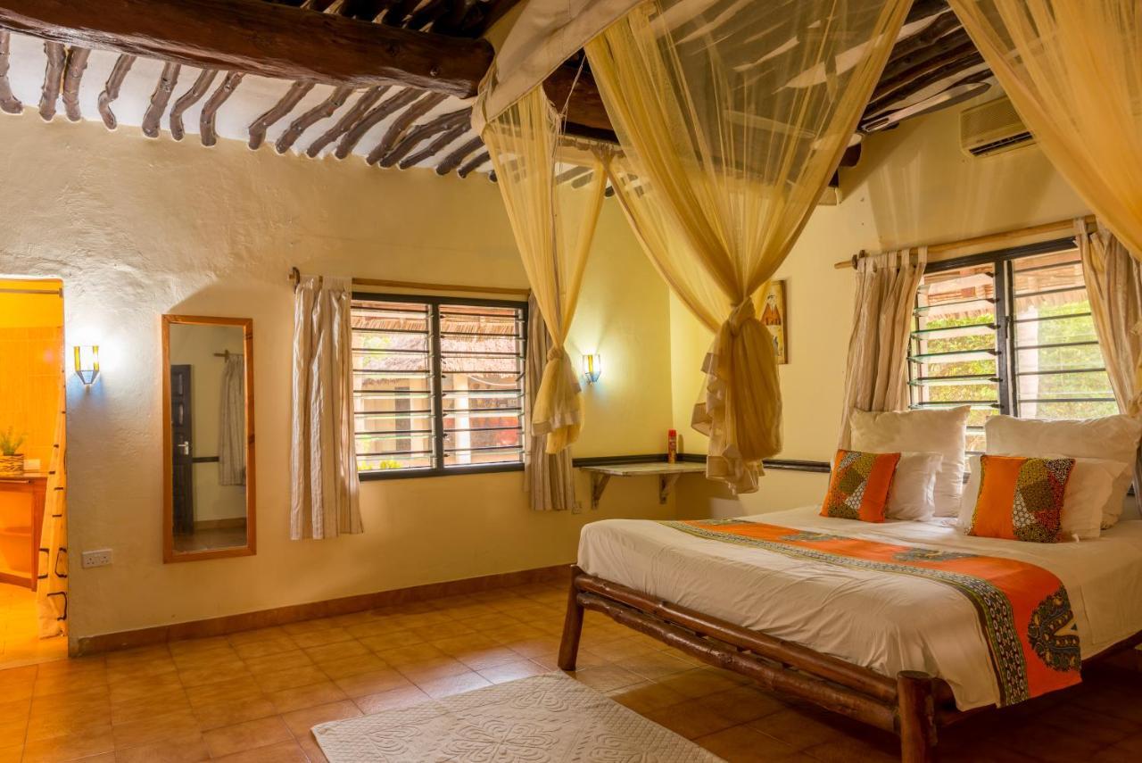 Bed and Breakfast Upani In Diani Диани-Бич Экстерьер фото
