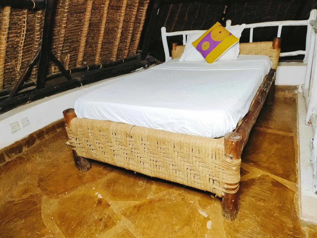 Bed and Breakfast Upani In Diani Диани-Бич Экстерьер фото