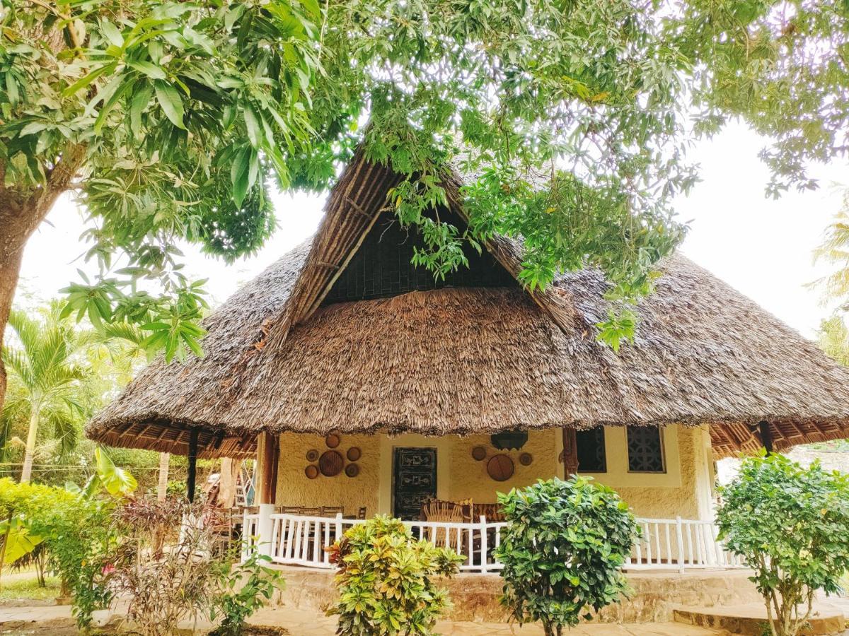 Bed and Breakfast Upani In Diani Диани-Бич Экстерьер фото