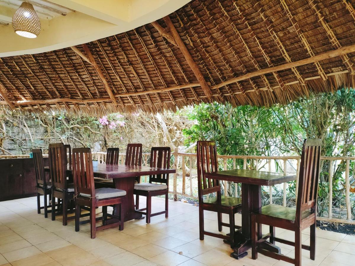Bed and Breakfast Upani In Diani Диани-Бич Экстерьер фото