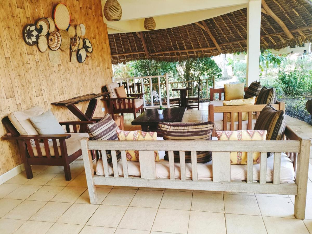 Bed and Breakfast Upani In Diani Диани-Бич Экстерьер фото