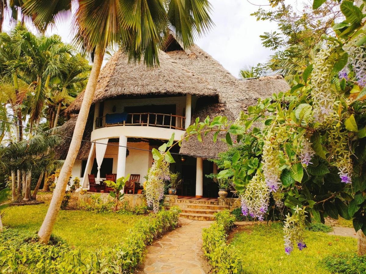 Bed and Breakfast Upani In Diani Диани-Бич Экстерьер фото