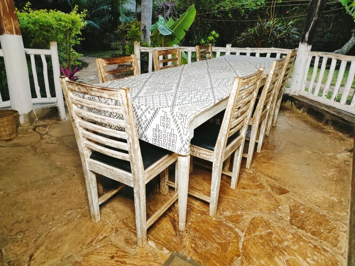 Bed and Breakfast Upani In Diani Диани-Бич Экстерьер фото
