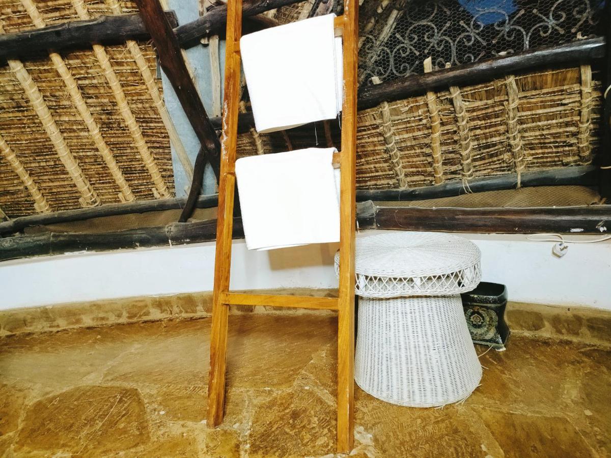 Bed and Breakfast Upani In Diani Диани-Бич Экстерьер фото