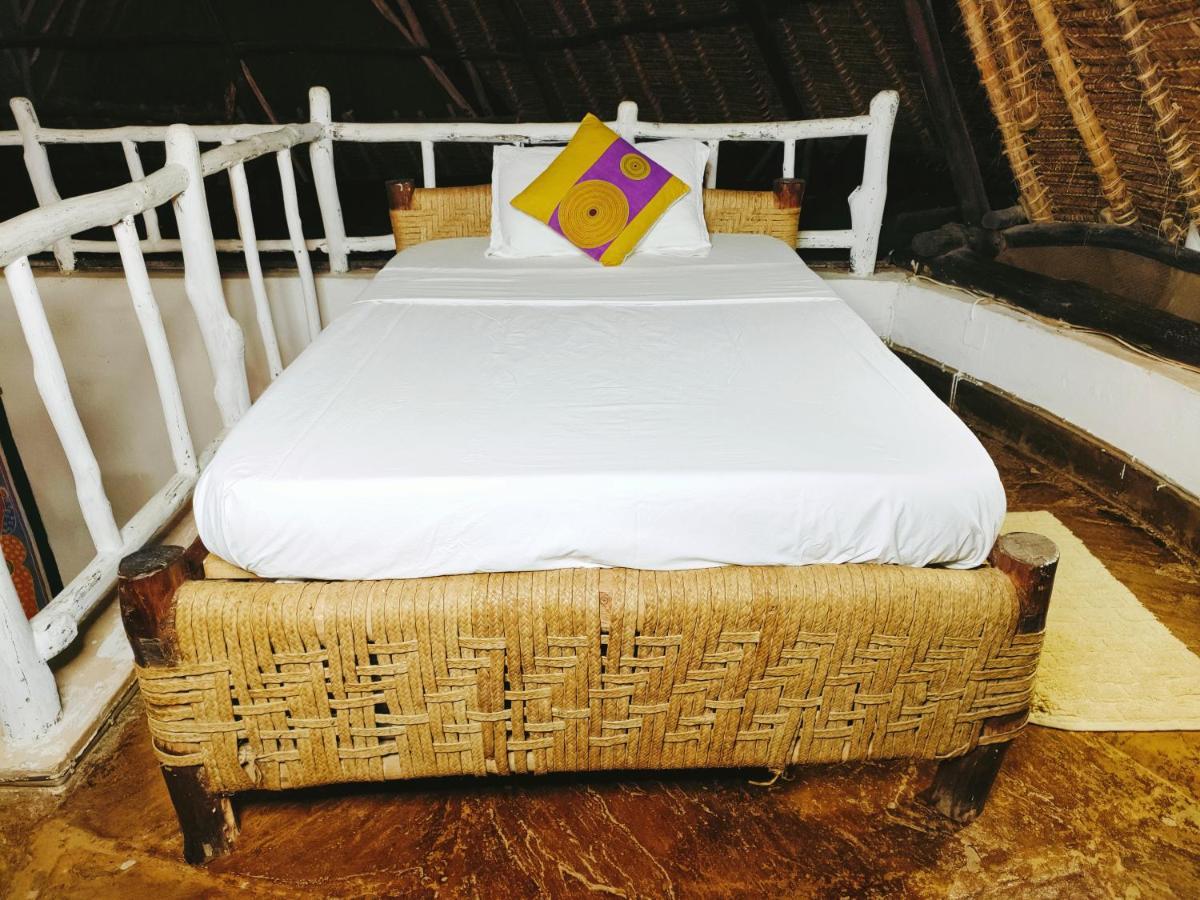 Bed and Breakfast Upani In Diani Диани-Бич Экстерьер фото