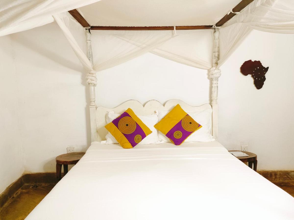 Bed and Breakfast Upani In Diani Диани-Бич Экстерьер фото