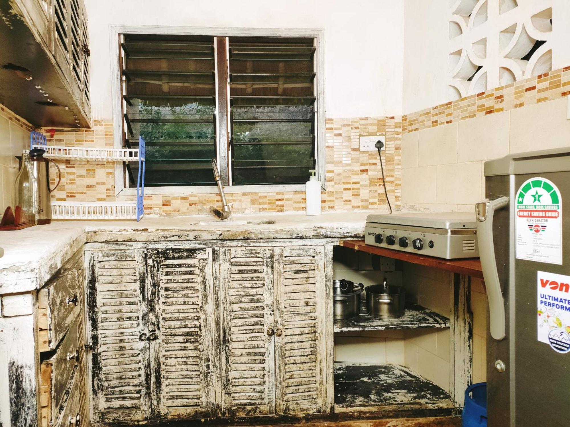Bed and Breakfast Upani In Diani Диани-Бич Экстерьер фото