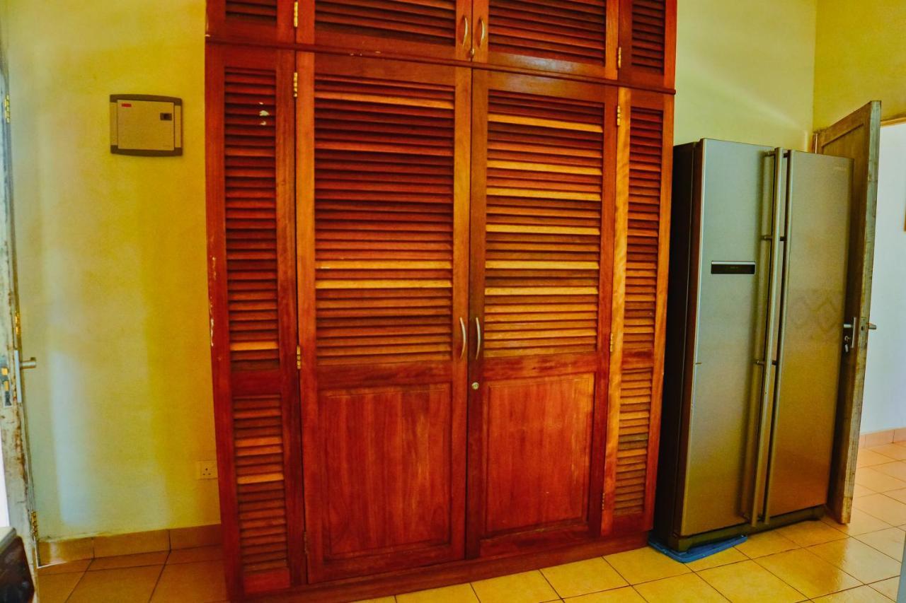 Bed and Breakfast Upani In Diani Диани-Бич Экстерьер фото