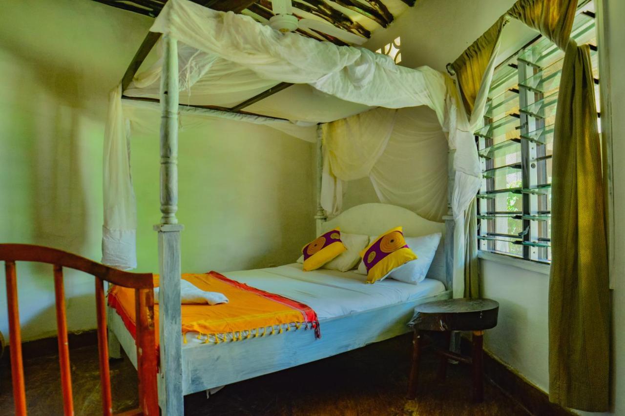 Bed and Breakfast Upani In Diani Диани-Бич Экстерьер фото