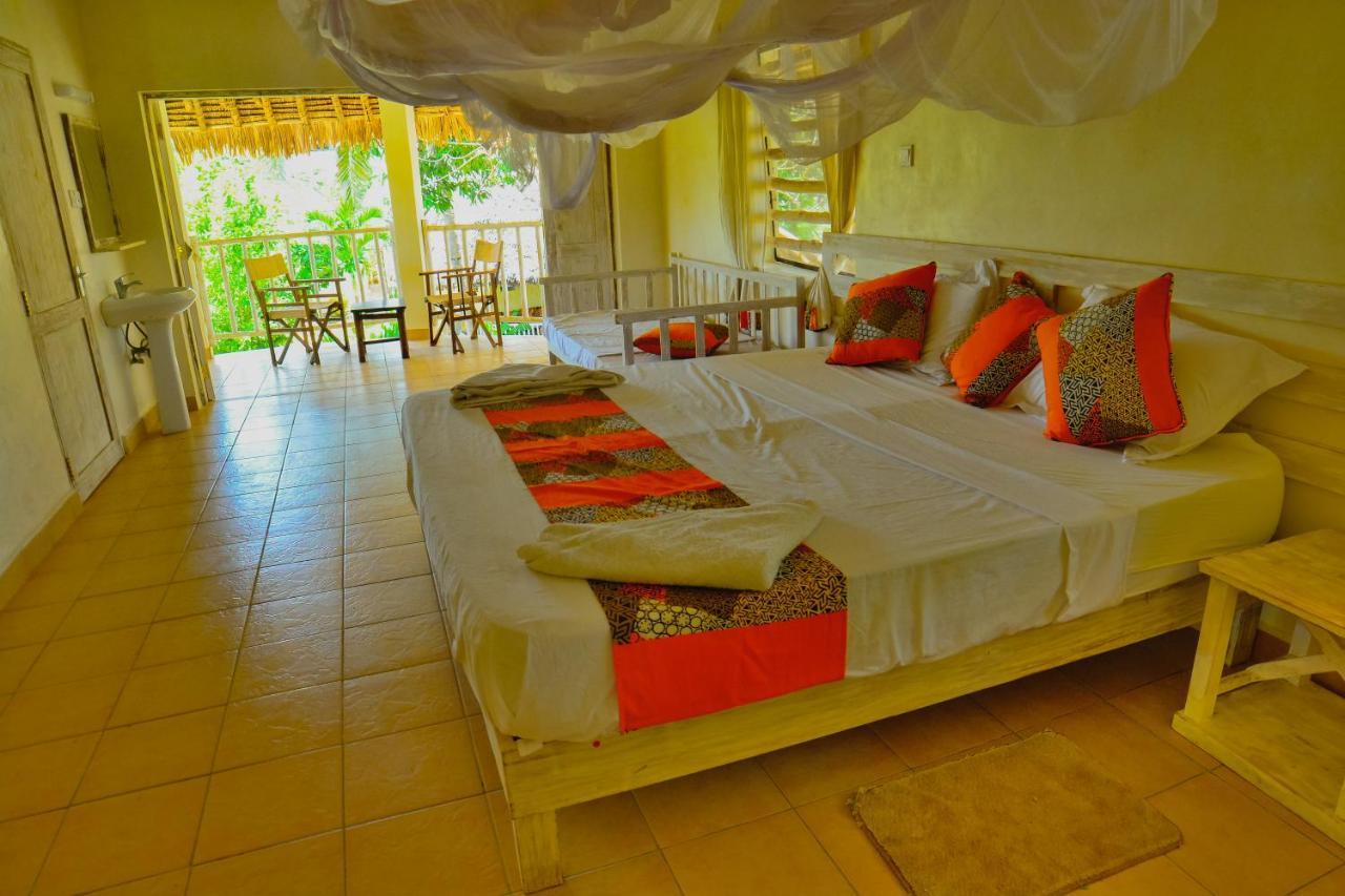 Bed and Breakfast Upani In Diani Диани-Бич Экстерьер фото