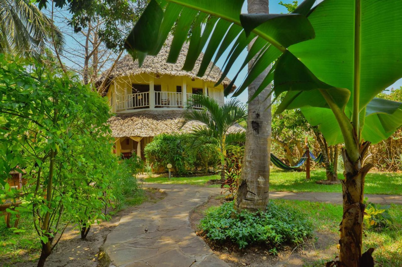Bed and Breakfast Upani In Diani Диани-Бич Экстерьер фото