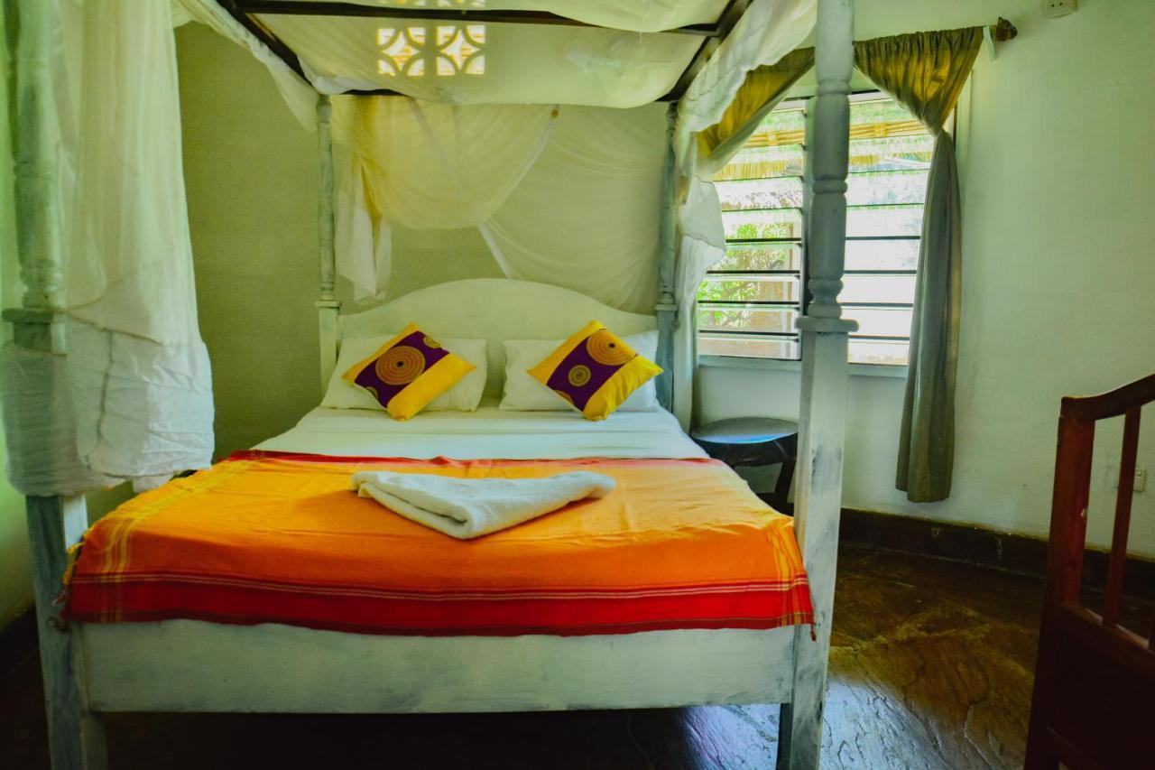 Bed and Breakfast Upani In Diani Диани-Бич Экстерьер фото