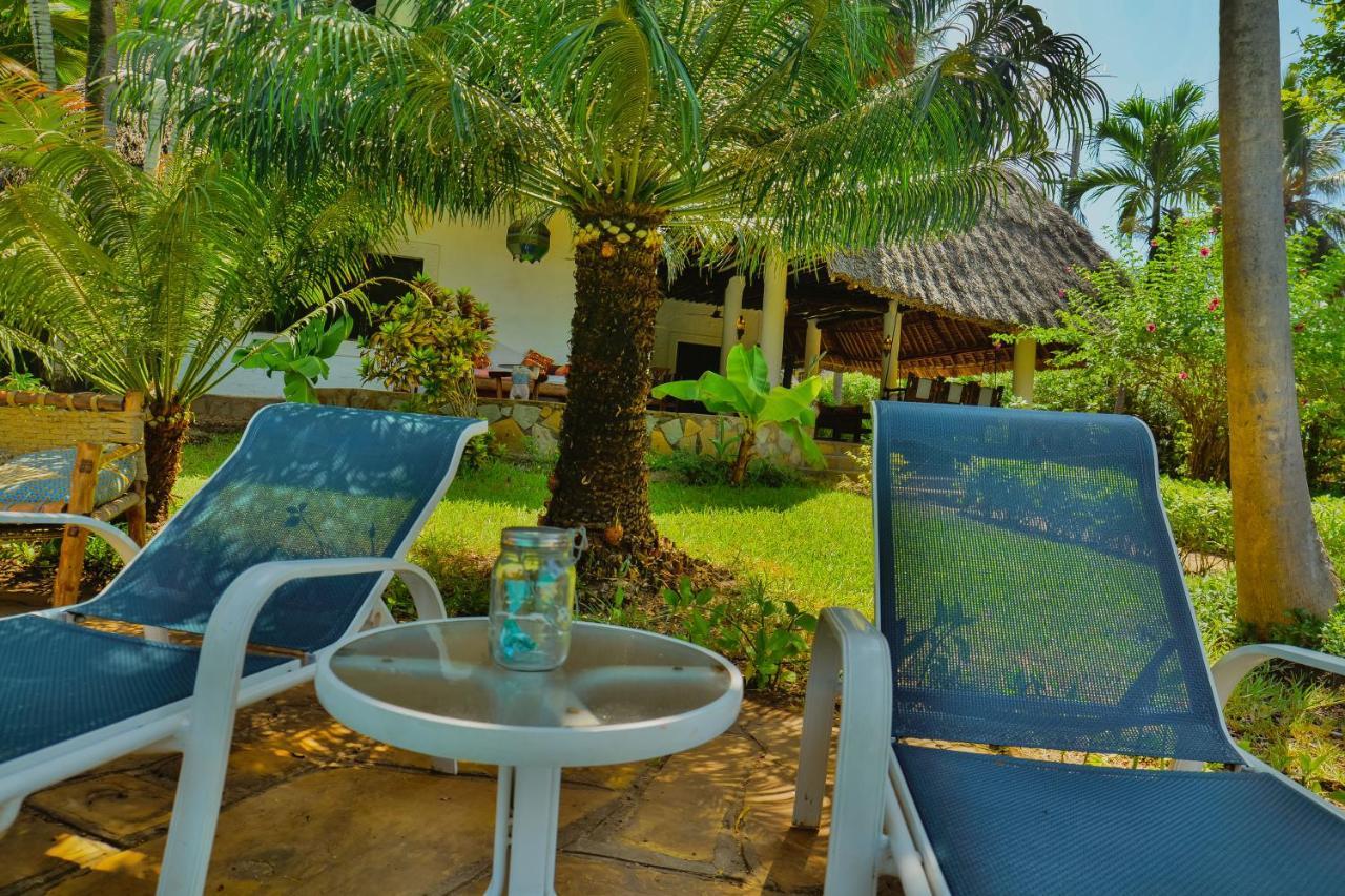 Bed and Breakfast Upani In Diani Диани-Бич Экстерьер фото