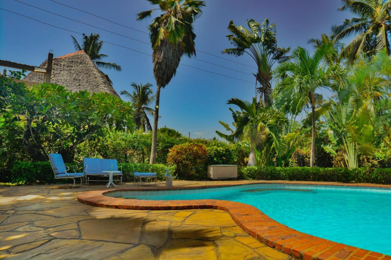 Bed and Breakfast Upani In Diani Диани-Бич Экстерьер фото