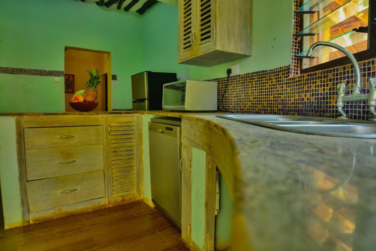 Bed and Breakfast Upani In Diani Диани-Бич Экстерьер фото