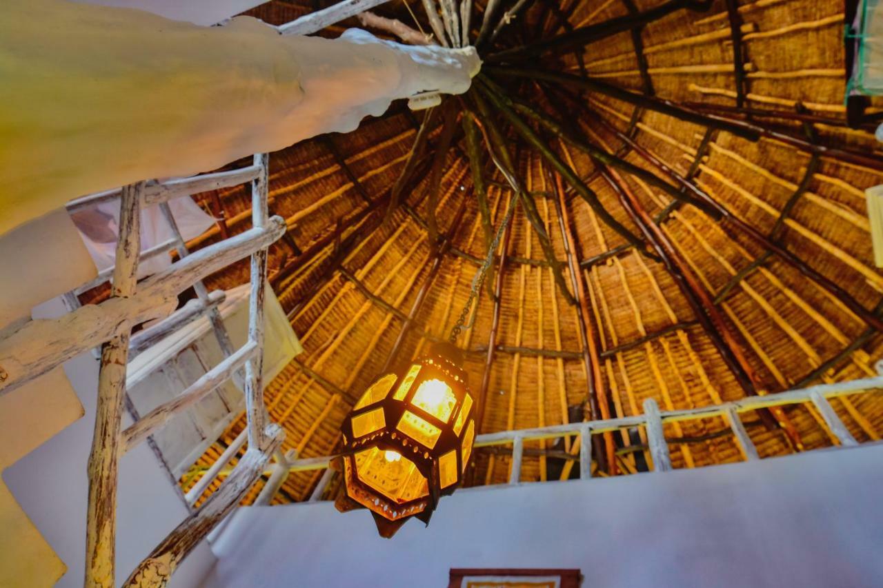 Bed and Breakfast Upani In Diani Диани-Бич Экстерьер фото